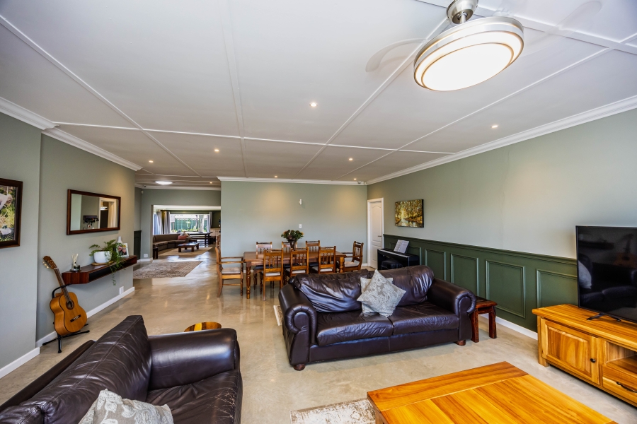 4 Bedroom Property for Sale in Beacon Bay Eastern Cape